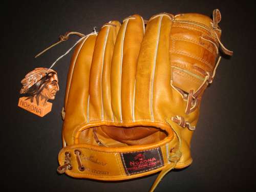 Bill Hunter Nokona G53 Back